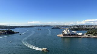 ハーバーブリッジの上で、３６０度のパノラマが楽しめる