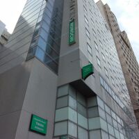 シーサイドももち地区の中心部にある大きなビルでした。