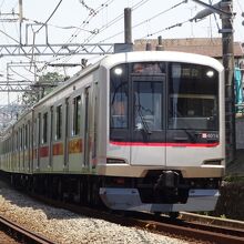 相鉄線内で撮影した東横線の電車