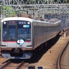 多摩川駅は下りホームでも撮れます。混んでたらここで撮ろう。