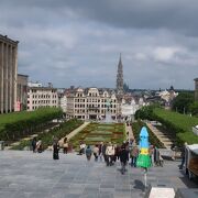 フランス風庭園からブリュッセル中心部の景色