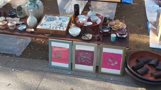 諏訪神社境内で行われています