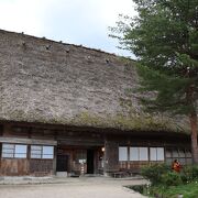 大型の5層建て合掌造り家屋