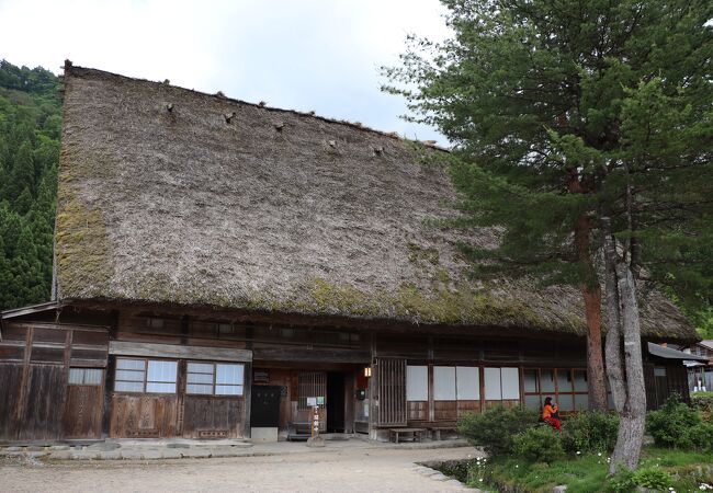 大型の5層建て合掌造り家屋