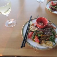 ラウンジでのカクテルタイムのオードブル