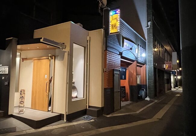 鳴門駅前にある居酒屋。丁寧に料理を作っていると思いました。
