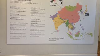 カフェあり、キッズスペースあり。