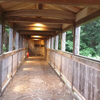 露天風呂への通路