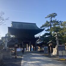 神社はどこも静か