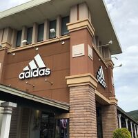 アディダス (御殿場プレミアムアウトレット店)