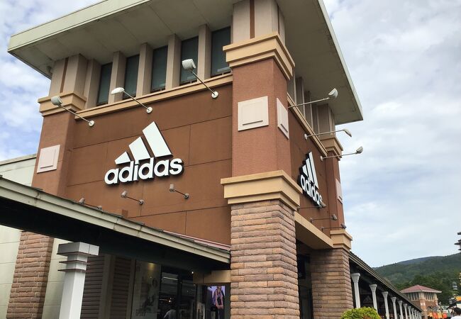 アディダス (御殿場プレミアムアウトレット店)