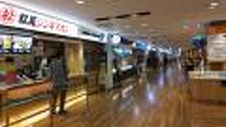 空港ターミナルビル3階フードコート内、安くて美味しい