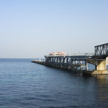 メインの施設は海釣り用の桟橋