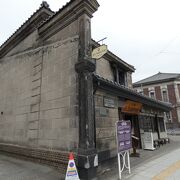 今は大正硝子館本館の歴史的建造物第号