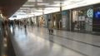 栄の地下街の一つ