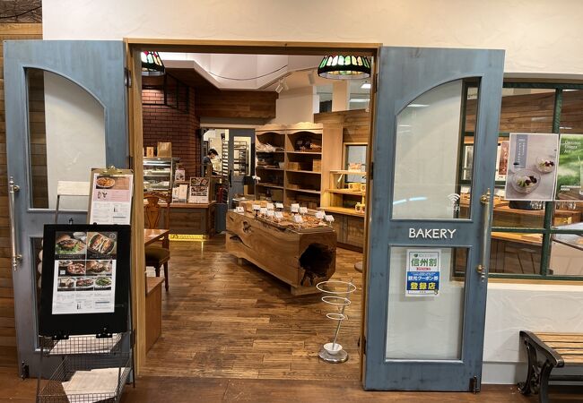 茅野駅前の素敵なベーカリーカフェ