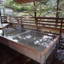 天然温泉のお風呂。