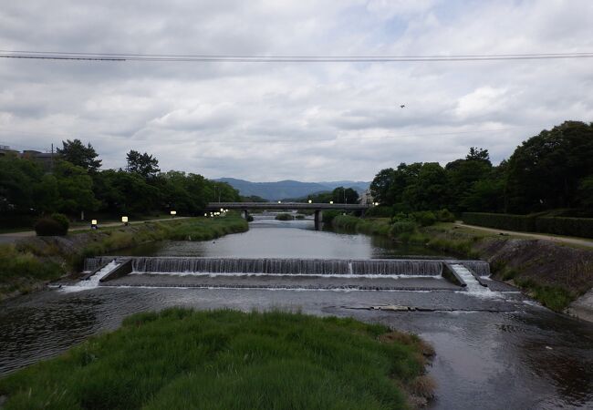 山が近くに見えて長閑な感じもした川でした。