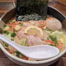 塩ラーメン / Ramen with salt soup