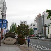 お釜や駅から伸びる大通り