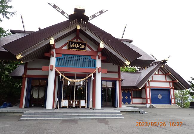 ＪＲ稚内駅から歩いて10分程の所にある立派な神社