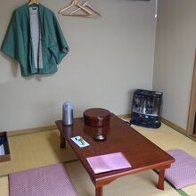 簡素な６畳の和室
