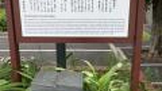 106冊の『南総里見八犬伝』のモニュメント