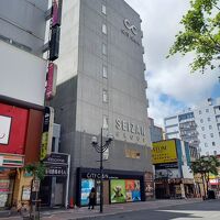 地下鉄すすきの駅近くにあります。