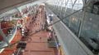 上から出発階を眺める