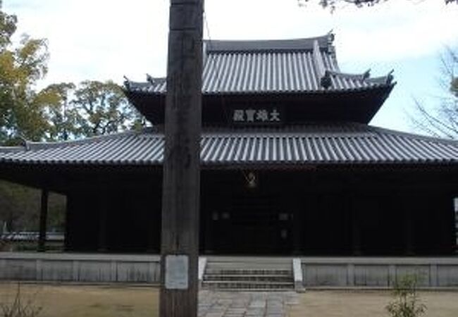 大きな伽藍、広い境内を持つ寺院