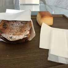 店内で食べたパン