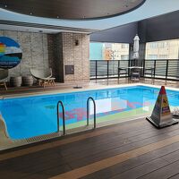 2階にアウトドアプール