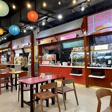 色んな店があります