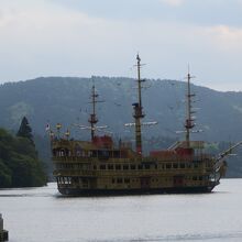 芦ノ湖の遊覧船、箱根海賊船です。