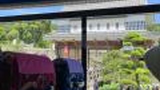 鶴が羽を広げたよう