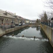 石造倉庫があるから小樽運河が映える