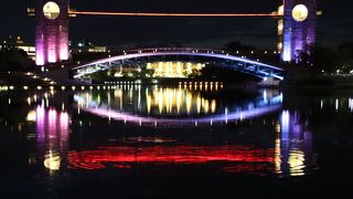 ライトアップが綺麗な公園