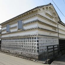 水切り瓦の段が多いほど豊かさを表しているらしい