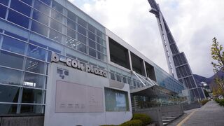 巨大で開放的な空間