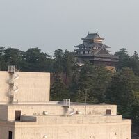 部屋からは国宝松江城が見える。
