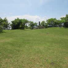 足柄峠城址公園に建つ足柄城址碑