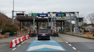 瀬戸大橋の9割は香川県を通っているのに何故に４トラの所在地が岡山県なのかは謎