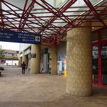 本土側の乗り場の１つ、博多埠頭第１ターミナル。