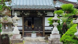 新しい感じのお寺