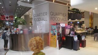 クオーティエ フード ホールで歩き比べ