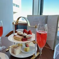 ラウンジのアフタヌーンティー