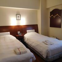 ツインルーム。コンパクトで十分な広さです。