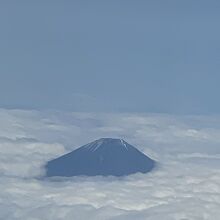 頭を雲の上に出し🎵アイベックスエアラインズか