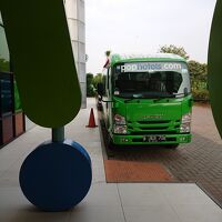 シャトルバスあります