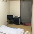 外観は古びているが部屋は快適